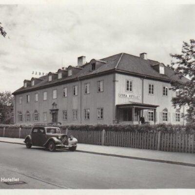 LYCKSELE. Stora hotellet
Pressbyrån
Poststämplat 15/6 1955
Ägare: Åke Runnman
9x14	