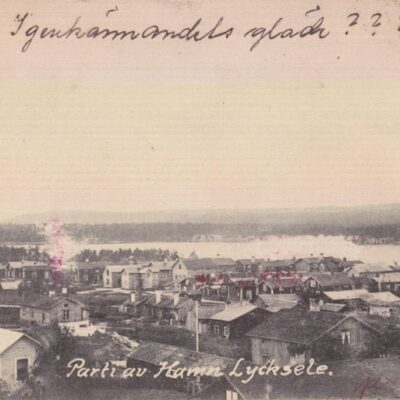 Parti av Hamn, Lycksele
Gust. S. Bodéns Bok & Pappershandel, Lycksele
Plundrat
Poststämplat 15/4 1915
Ägare: Ivar Söderlind
9x14