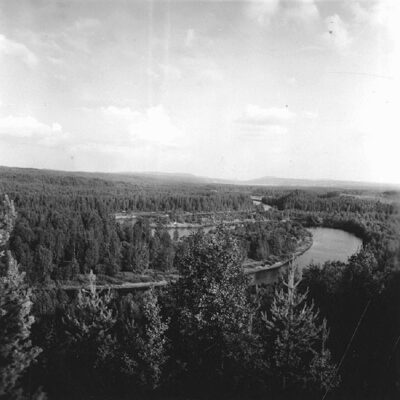 November 2018.  Bild från Västerbottens museums samlingar. Östra Örträsk. Utsikt över Öre älv norr om Örträsk. Foto Evert Larsson 1957.