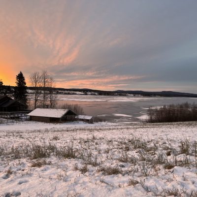 2021-11-13 Nu har isen lagt på sjön. Foto: Åke Runnman