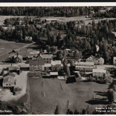 Flygfoto över Bjurholm. Ensamrätt och foto: AB Flygtrafik, Dals Långed P399. Poststämplat 26-7-1953 9x14. Ägare: Åke Runnman
