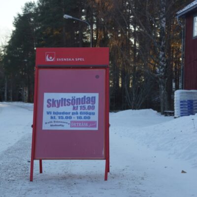 2016-11-27 Traditionellt stod fd Svenssons och Örträsk Livs för ytterligare  en uppskattad julskyltning på första advent. Foto: Åke Runnman