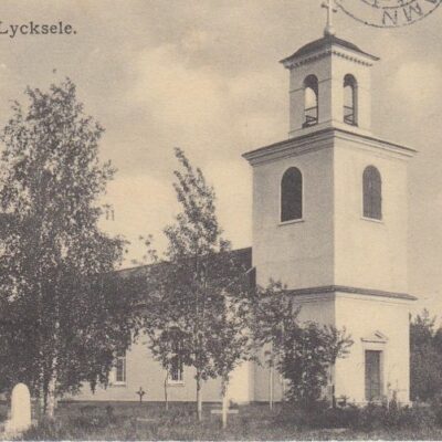 Kyrkan. Lycksele
Carl S. Bodéns Bok & Pappershandel, Lycksele
Poststämplat 13/10 1915
Ägare: Åke Runnman
9x14