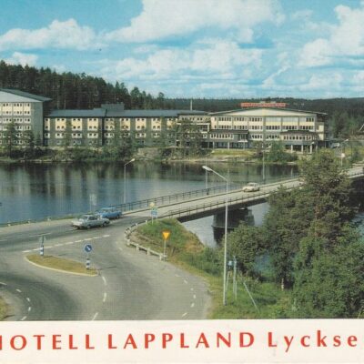 Hotell Lappland Lycksele
Copyright: Grönlunds Foto, Skansholm, Vilhelmina
Poststämpel oläslig
Ägare: Åke Runnman
10x15