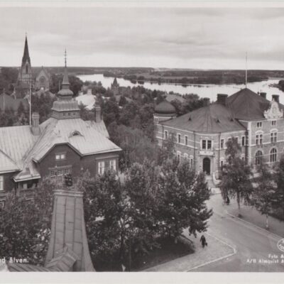 Umeå. Parti med Älven
Förlag: Hildur Fjällströms Pappershandel, Umeå
Poststämplat 1945-10-11
Ägare: Åke Runnman
9x14