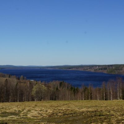 2018-05-09 I dag blev det isfritt på sjön, bara lite hopblåst issörja längst inne i sjön. Foto: Åke Runnman