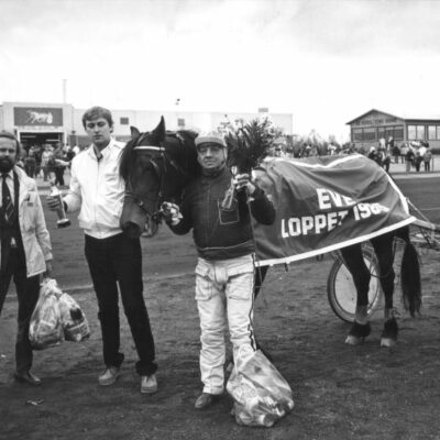 Maj 2011. En bild tagen den 24 maj 1985 på Torpgärdans travbana i Boden. Kusken heter Stig Lindmark. Hästen heter Qulan Express och hästens ägare är Jan Öredal, Örträsk.