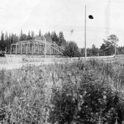 Augusti 2015. För augusti har jag valt ytterligare en bild från åbron. Denna bild är tagen i juli 1925.